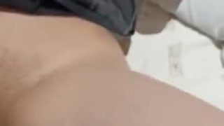 Je lui enfonce un gode en mode bdsm
