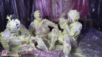MESSY SPRAY GUNGE WITH 3 MILFS
